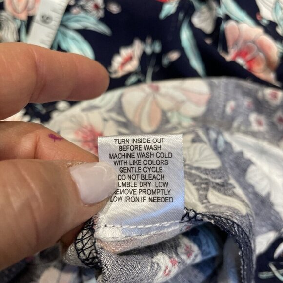 Emily Daniels Floral Blouse Tunic Petite XL Navy Pleated Button Front Colorful - Picture 14 of 14